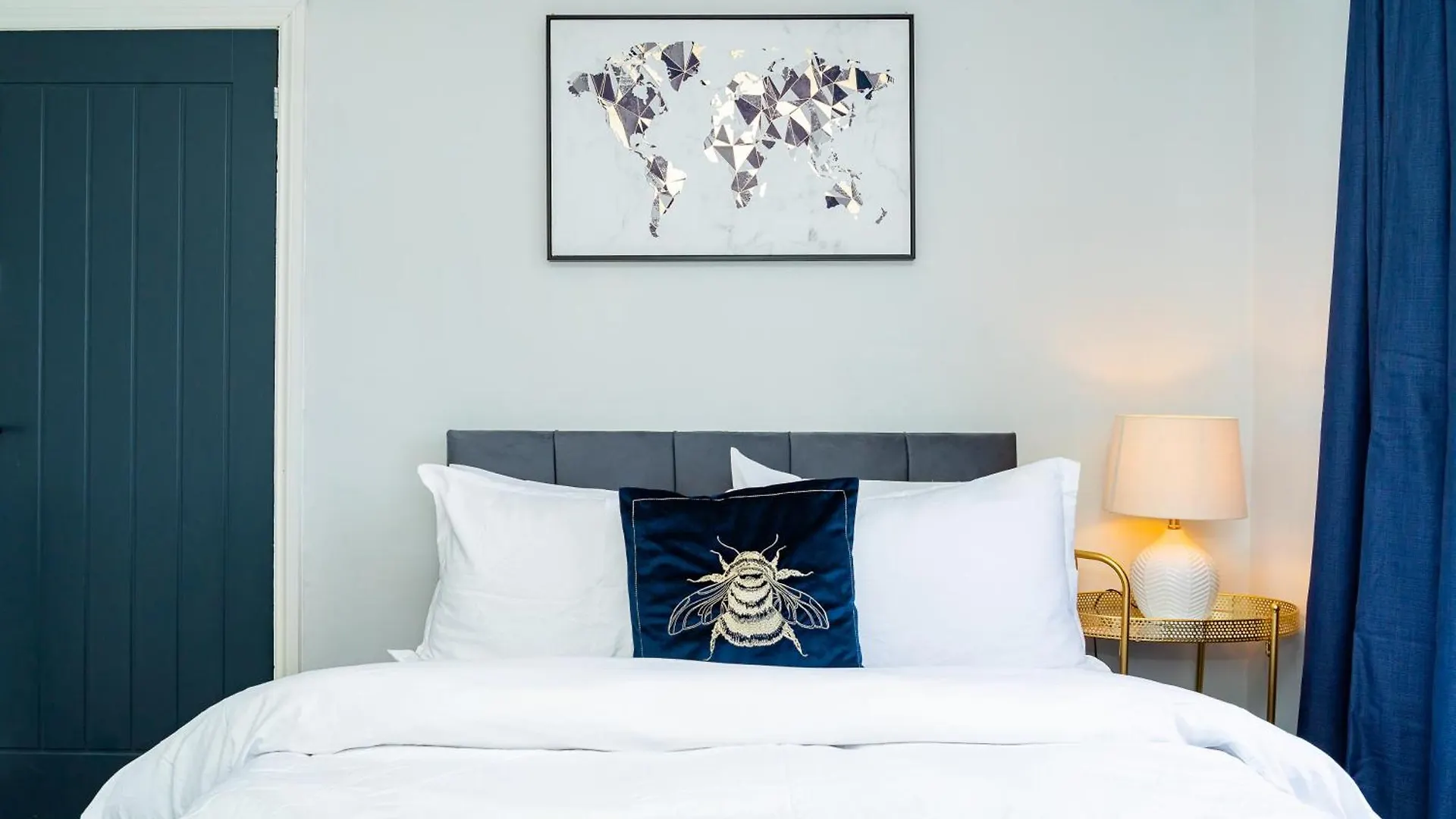 Luxury 2-Bed Townhouse With Free Parking, Near City Edinburgh 0*,  Velká Británie