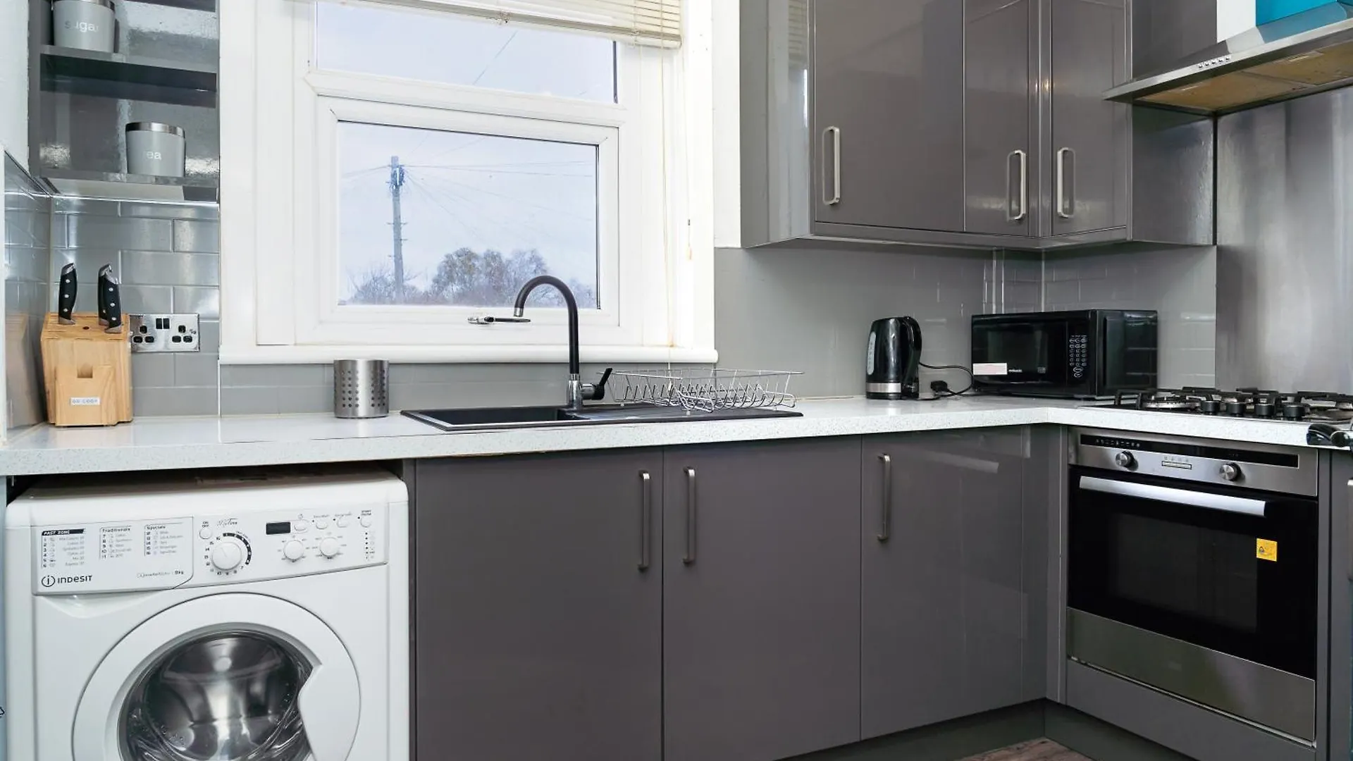 Luxury 2-Bed Townhouse With Free Parking, Near City Edinburgh 0*,
