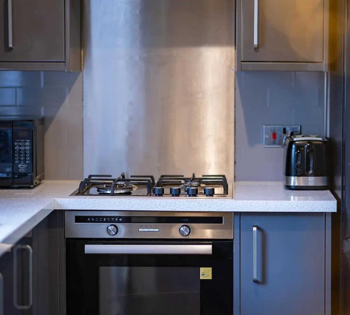 Luxury 2-Bed Townhouse With Free Parking, Near City エディンバラ