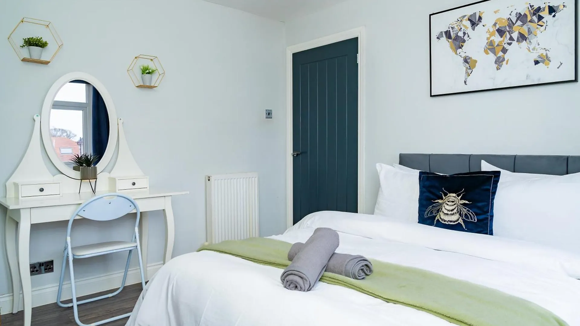 Luxury 2-Bed Townhouse With Free Parking, Near City エディンバラ 0*,