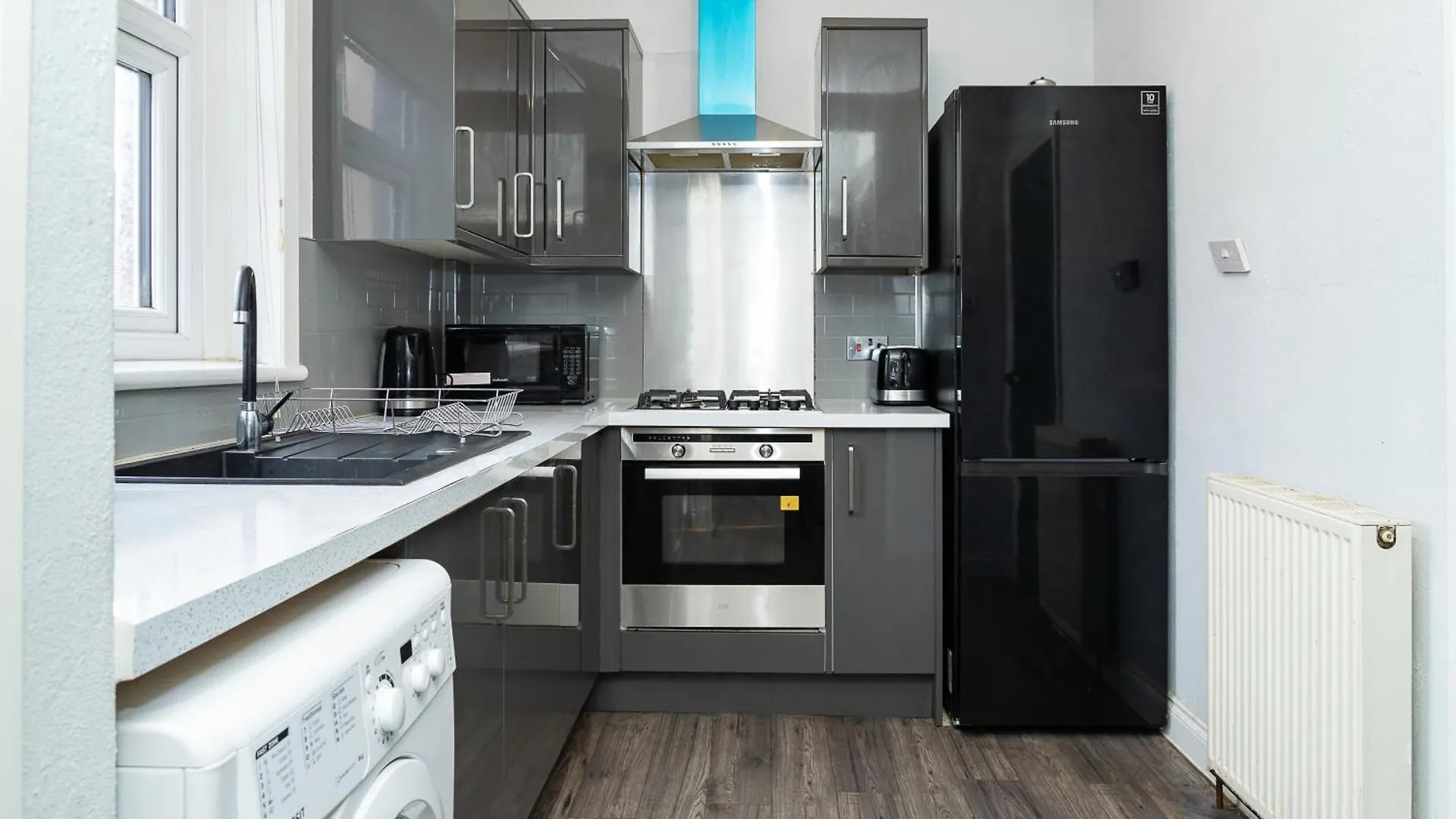Luxury 2-Bed Townhouse With Free Parking, Near Cityの連絡先